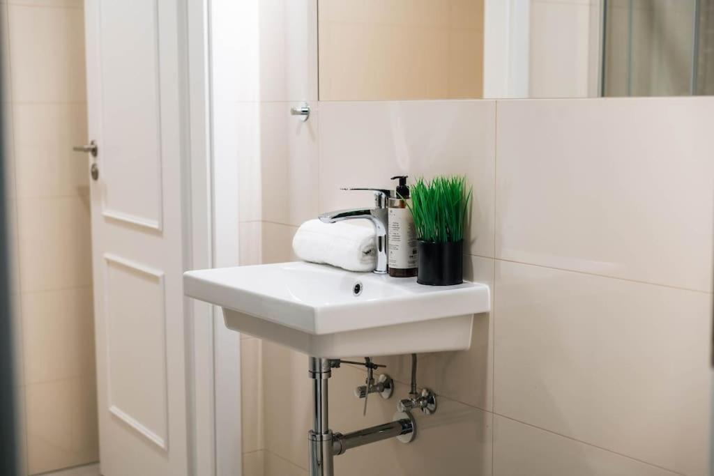 Cavallo Deluxe Xl City Center Apartment