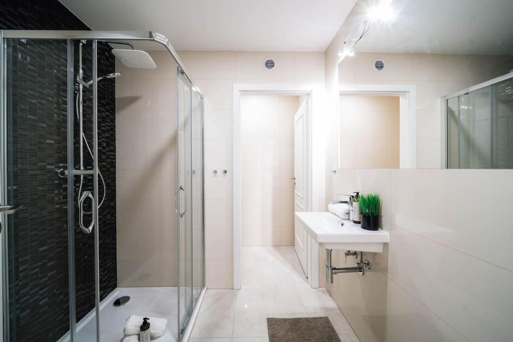 Cavallo Deluxe Xl City Center Apartment *